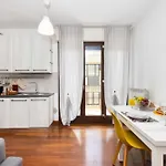 Terrace Con Parcheggio Incluso * מילאנו
